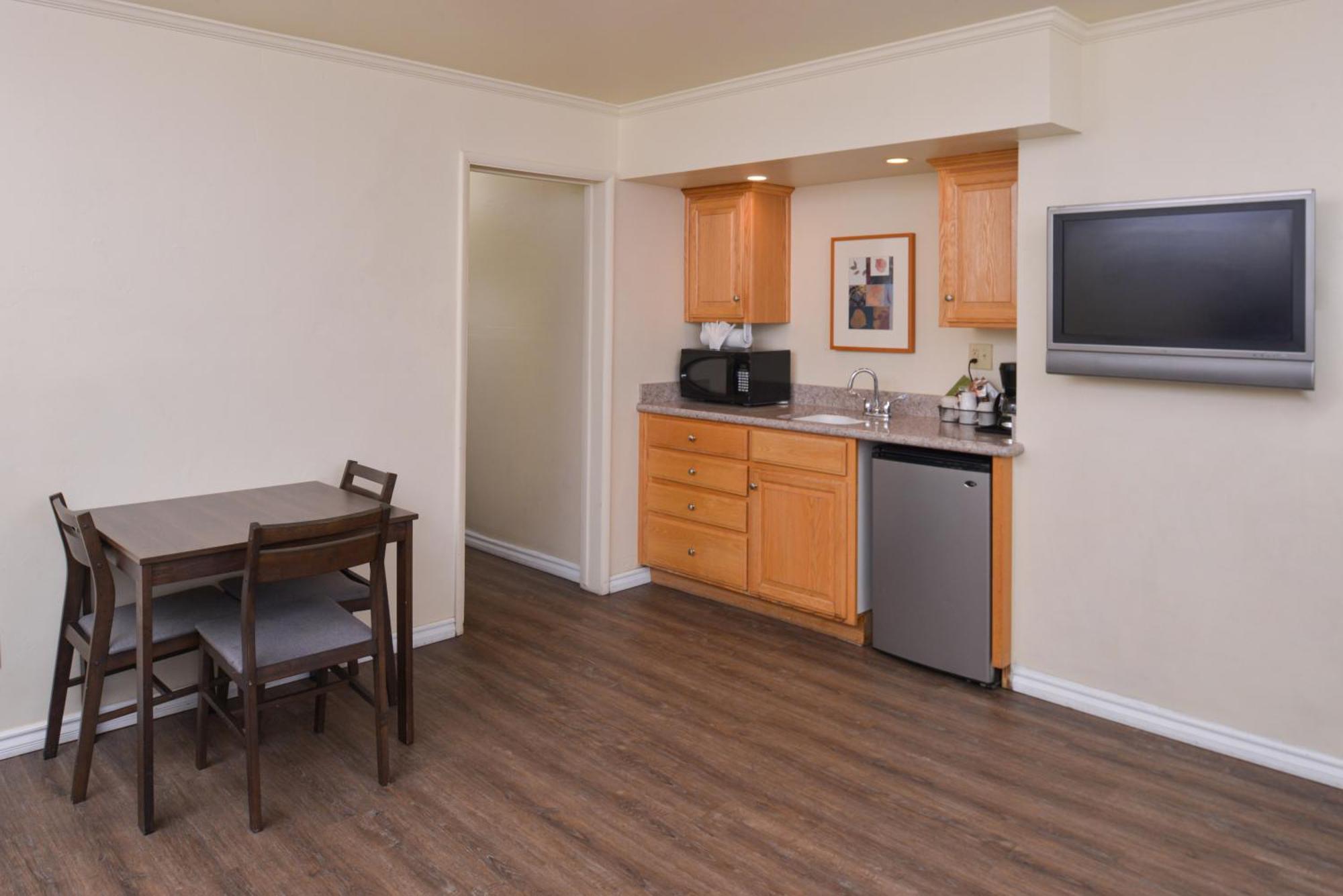 One-Bedroom Suite,1449995191:JPEG