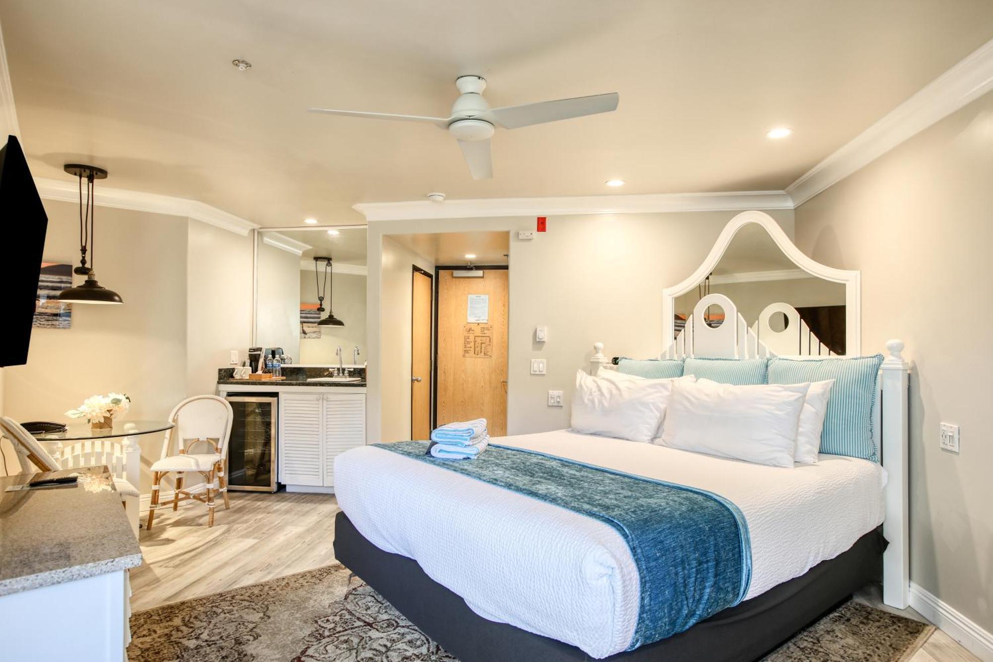 Deluxe King Room City View